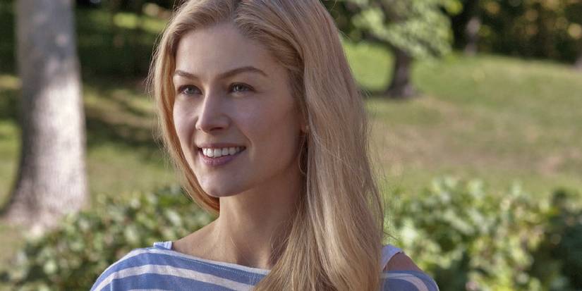 Rosamund Pike smiling in Gone Girl
